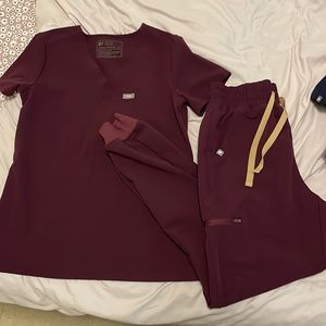 Figs deep purple scrub set